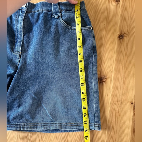 Women’s high waisted denim shorts - Picture 4 of 5